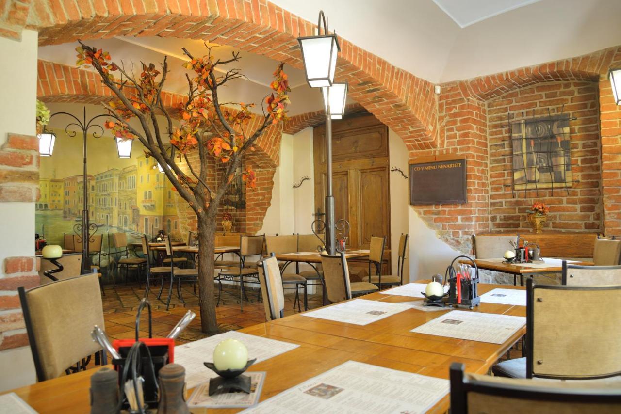 Hotel Via Ironia Vysoké Mýto Екстериор снимка