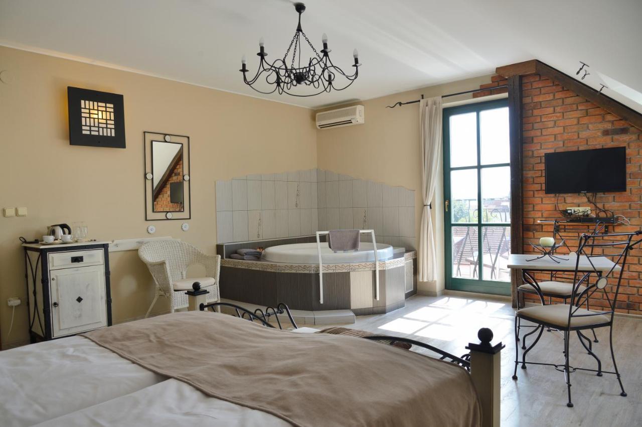 Hotel Via Ironia Vysoké Mýto Екстериор снимка