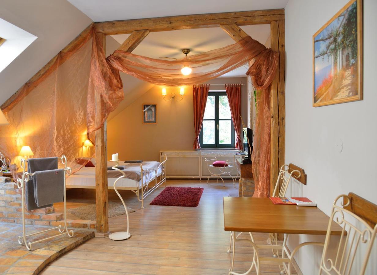 Hotel Via Ironia Vysoké Mýto Екстериор снимка